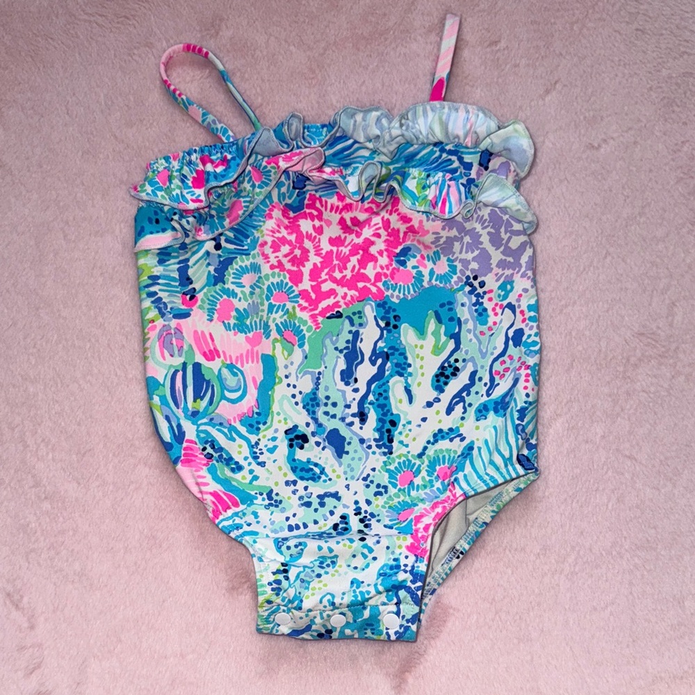 Girls One-Piece Swimsuit** Bundle 5+ items and name your offer!!! 💖💞